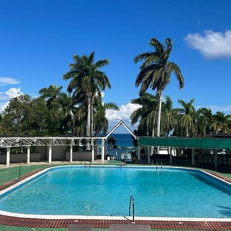 Appartamento Sea Castles La Vue Montego Bay Esterno foto