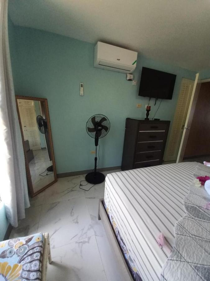 Appartamento Sea Castles La Vue Montego Bay Esterno foto