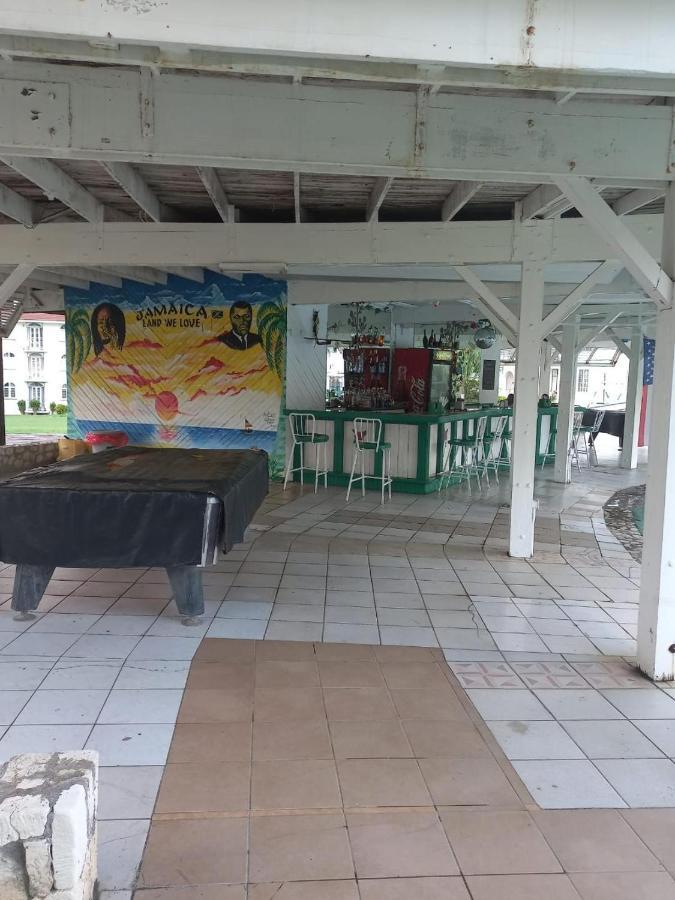 Appartamento Sea Castles La Vue Montego Bay Esterno foto