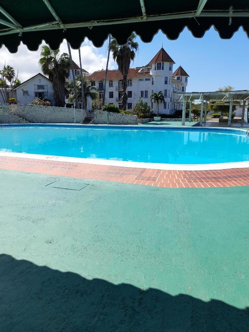 Appartamento Sea Castles La Vue Montego Bay Esterno foto